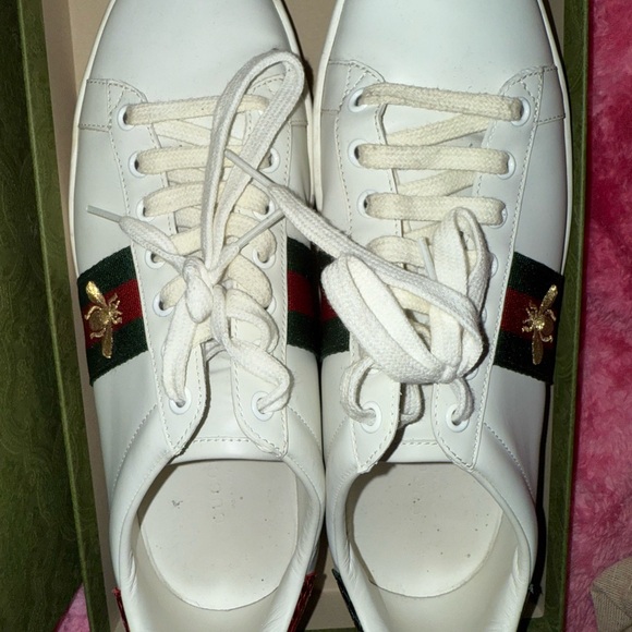 Gucci Women’s Ace Sneaker with Bee 💚🤍❤️ - Picture 8 of 8